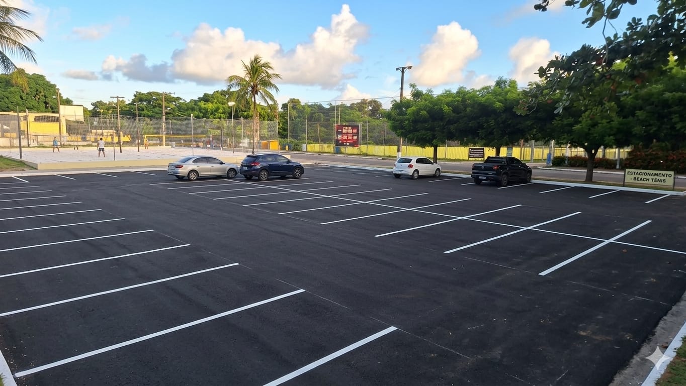Estacionamento ampliado e pavimentado