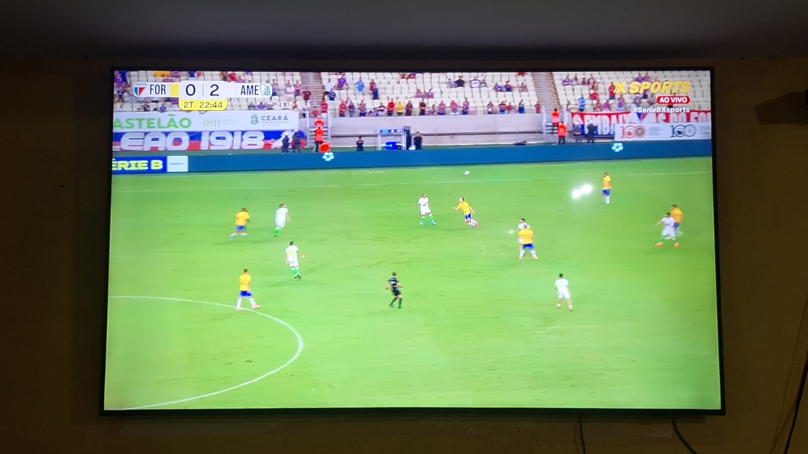 Nova TV transmitindo jogo na área social