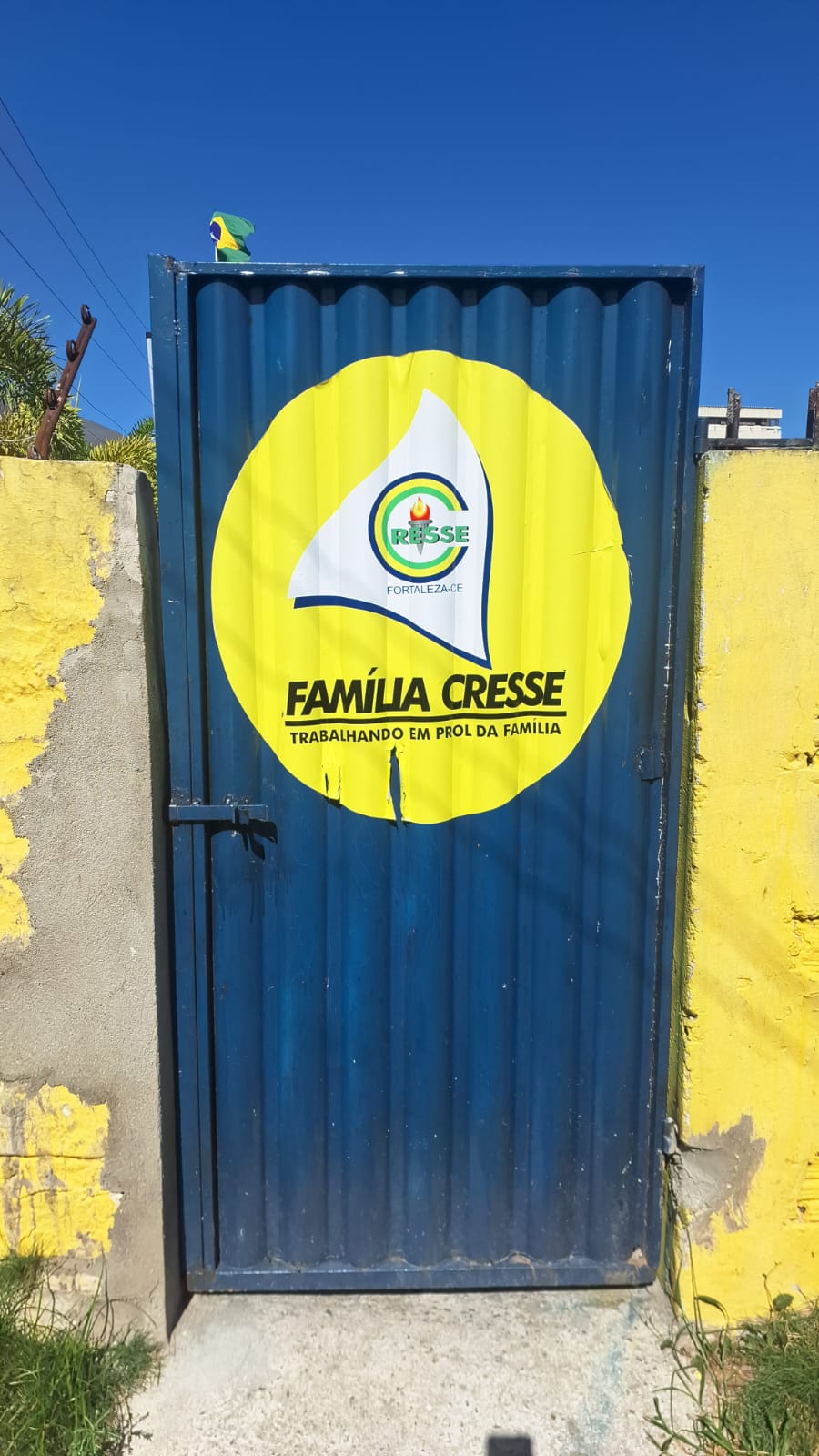 Novo portão lateral Família CRESSE